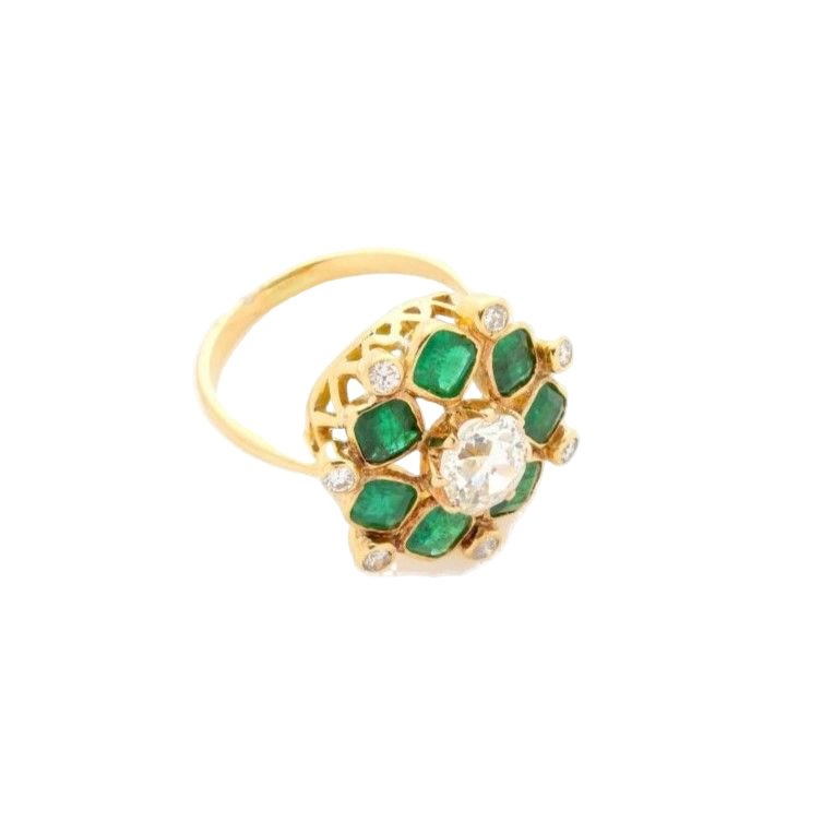 Bague Cocktail en or jaune, émeraudes et diamants - Castafiore