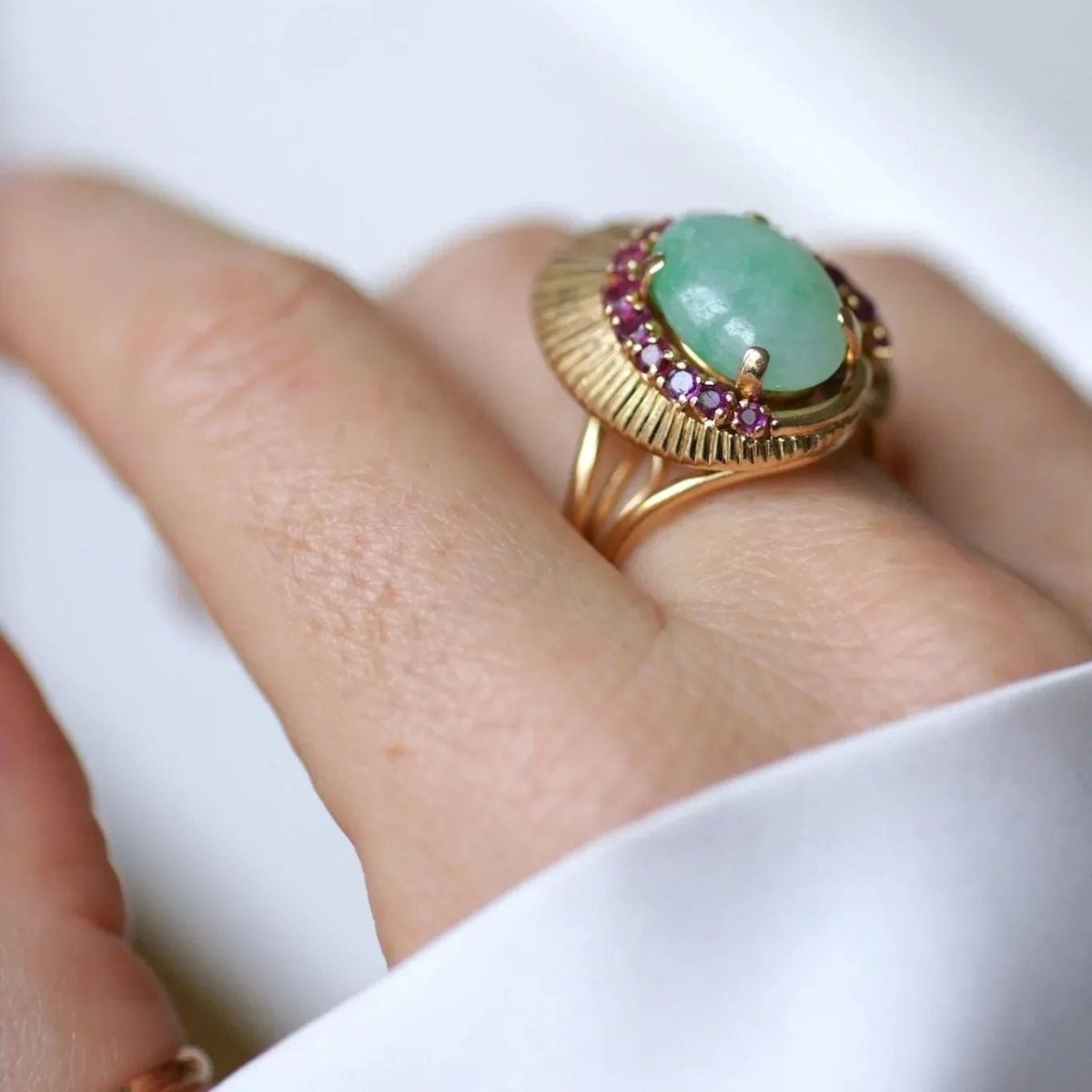 Bague Cocktail en or jaune, jade et rubis - Castafiore