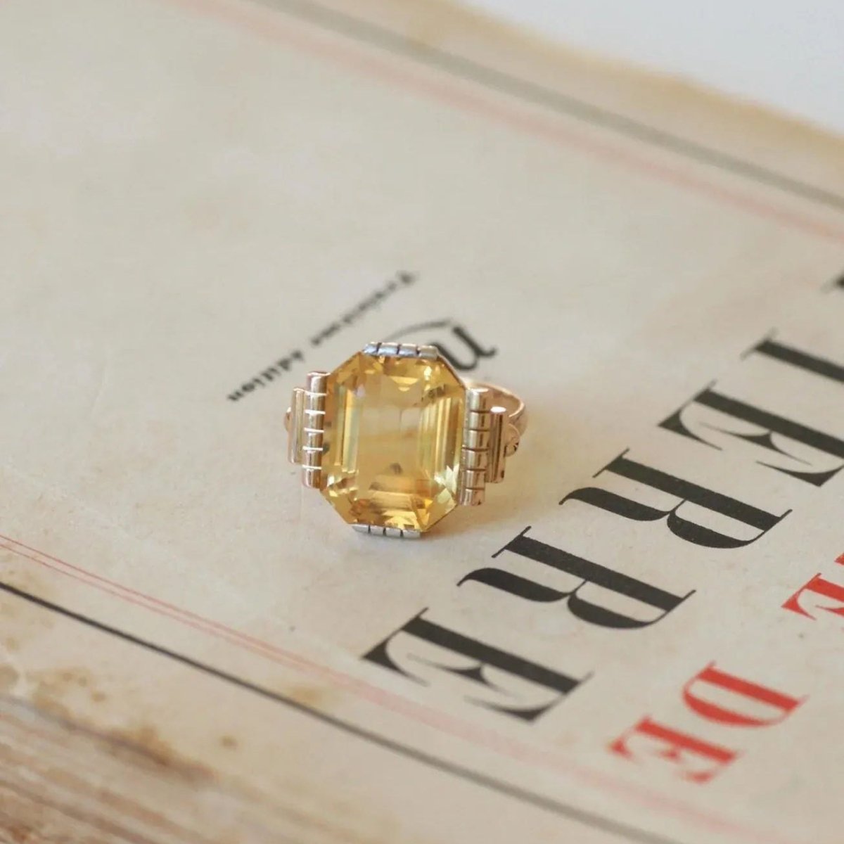 Bague Cocktail en or jaune, or blanc et citrine - Castafiore