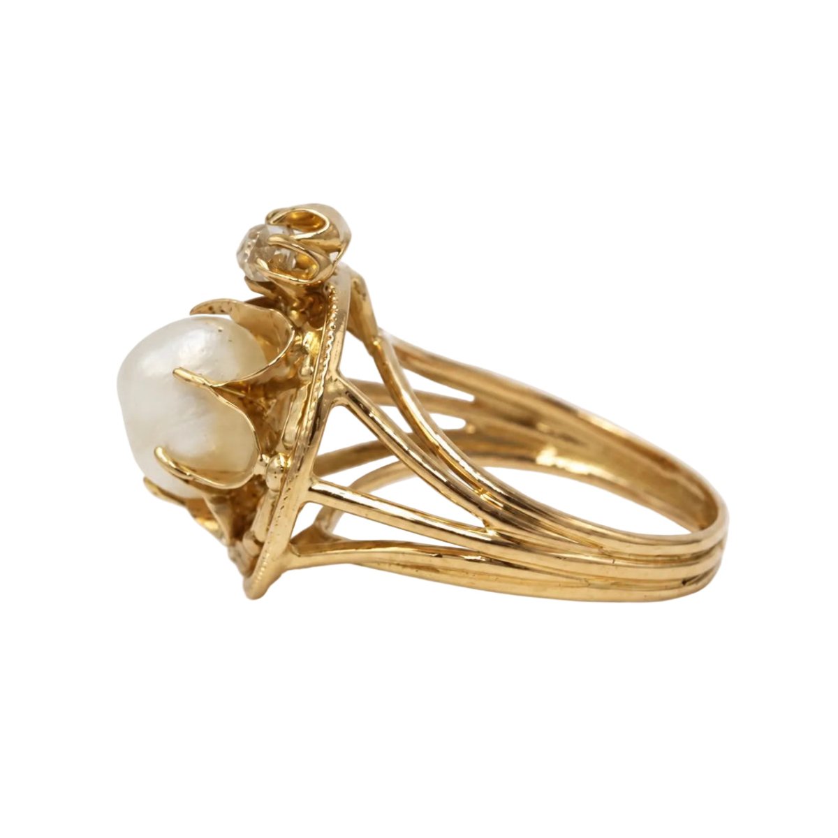Bague Cocktail en or jaune, perle et diamant - Castafiore