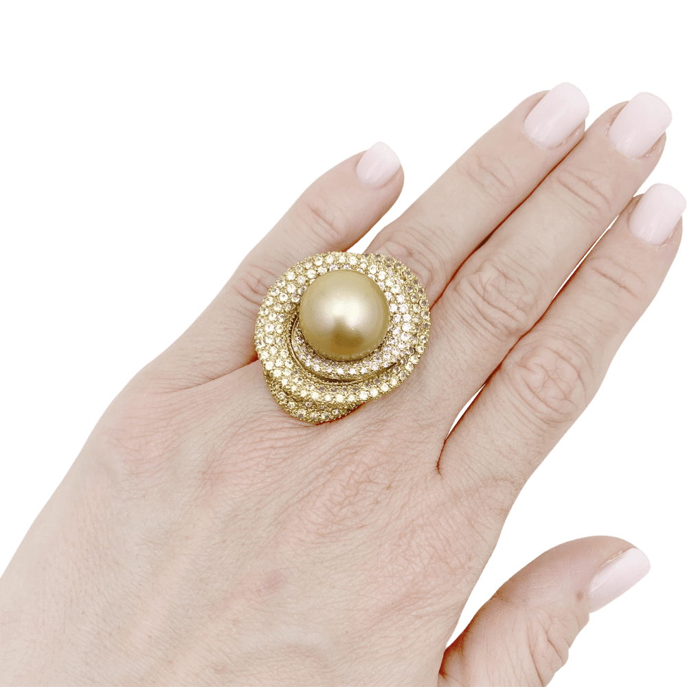 Bague Cocktail en or jaune, perle, saphirs et diamants - Castafiore