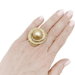 Bague Cocktail en or jaune, perle, saphirs et diamants - Castafiore
