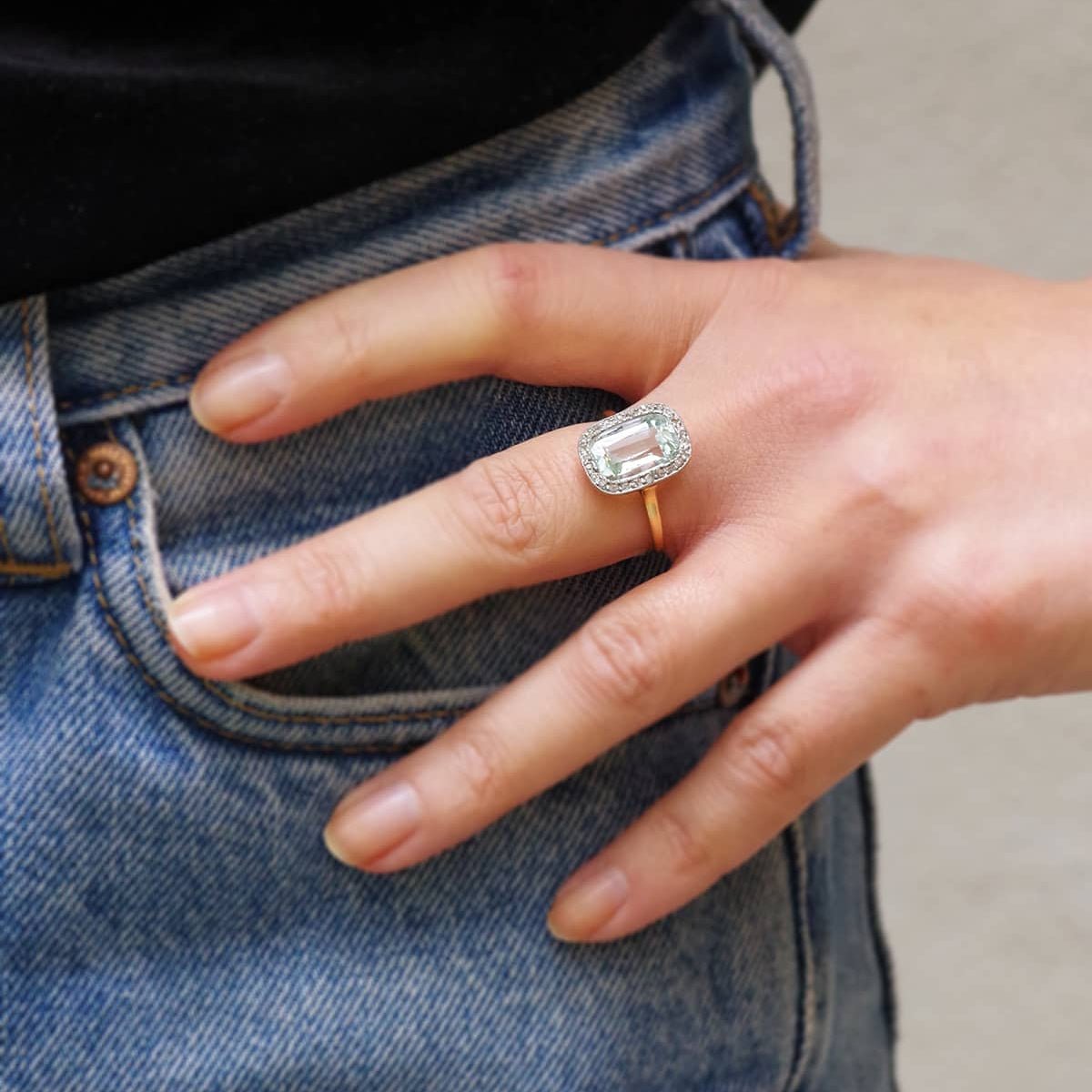 Bague Cocktail en or jaune, platine, aigue - marine et diamants - Castafiore