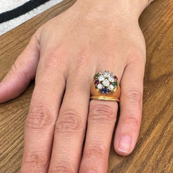 Bague Cocktail en or jaune, rubis, émeraudes, saphirs et diamants - Castafiore