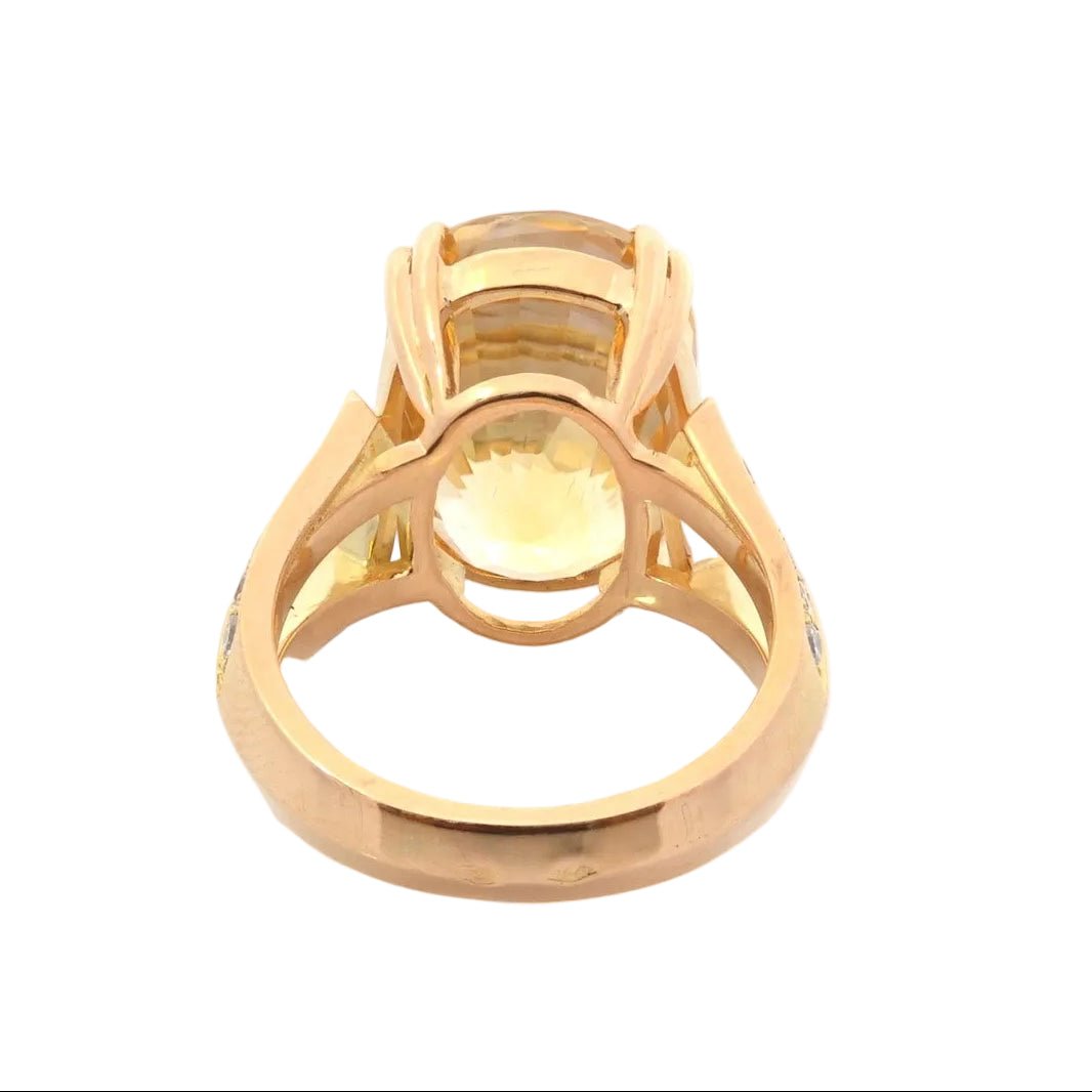 Bague Cocktail en or jaune, saphir et diamants - Castafiore