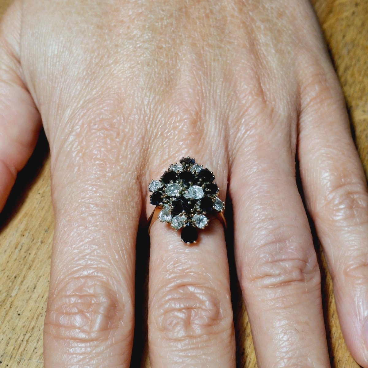 Bague Cocktail en or jaune, saphirs et diamants - Castafiore