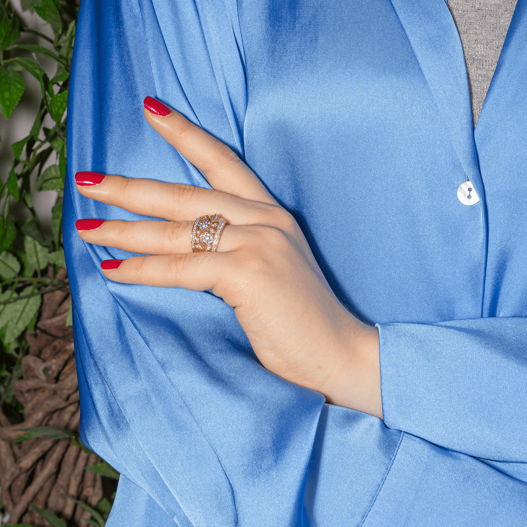 Bague Cocktail en or jaune, saphirs et diamants - Castafiore