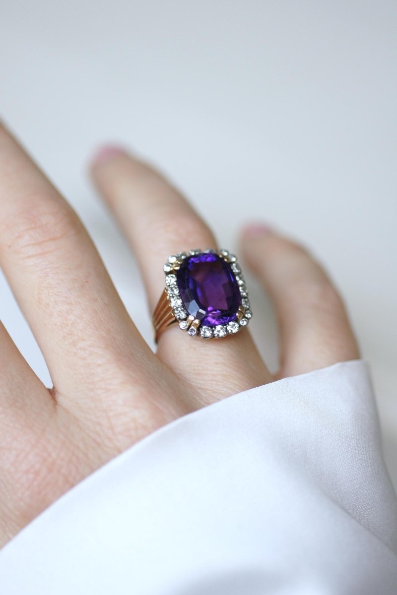 Bague Cocktail en or rose, platine, améthyste, et diamants - Castafiore