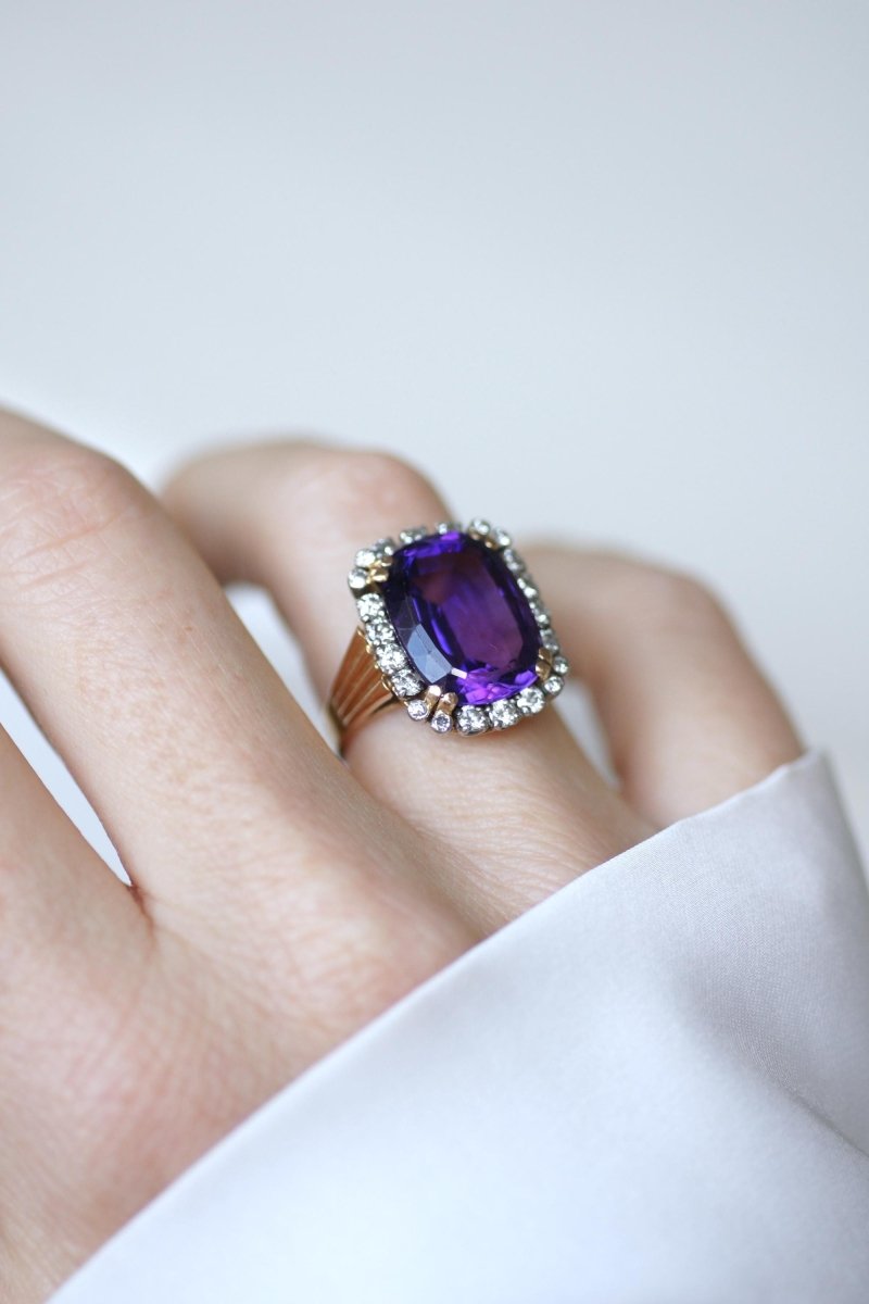Bague Cocktail en or rose, platine, améthyste, et diamants - Castafiore
