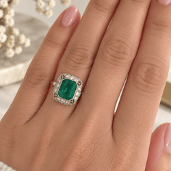 Bague Cocktail en platine, émeraude et diamants - Castafiore