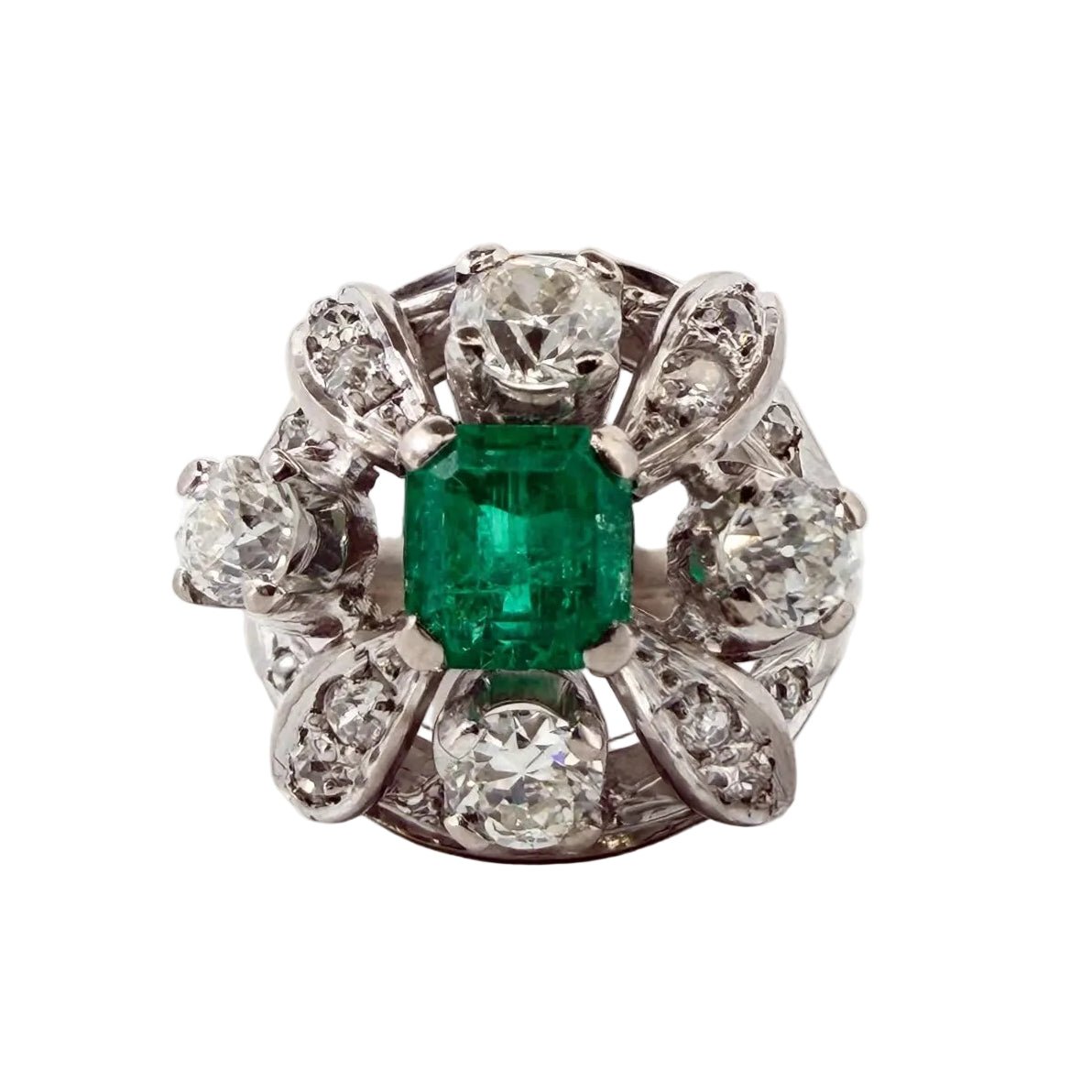 Bague Cocktail en platine, émeraude et diamants - Castafiore