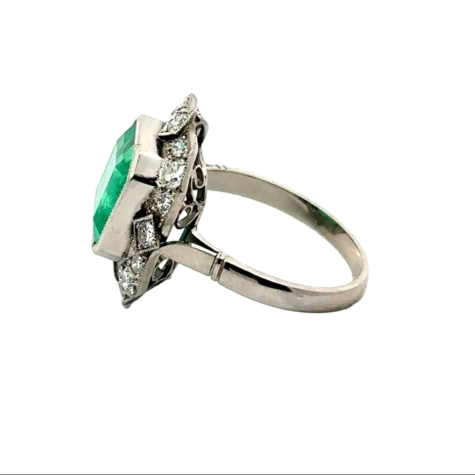 Bague Cocktail en platine, émeraude et diamants - Castafiore