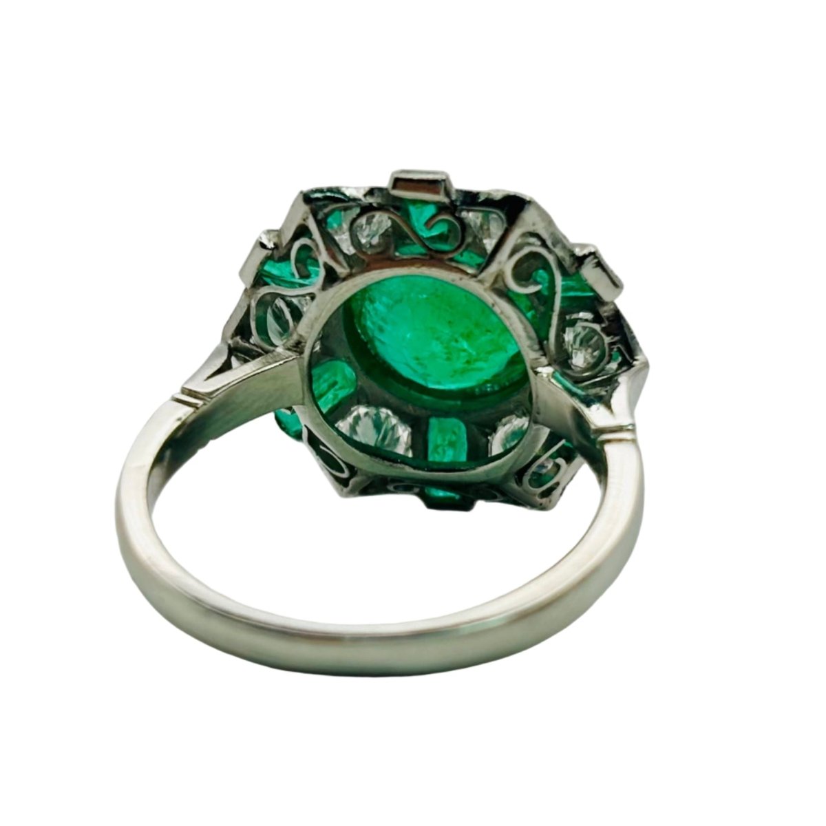 Bague Cocktail en platine, émeraudes et diamants - Castafiore