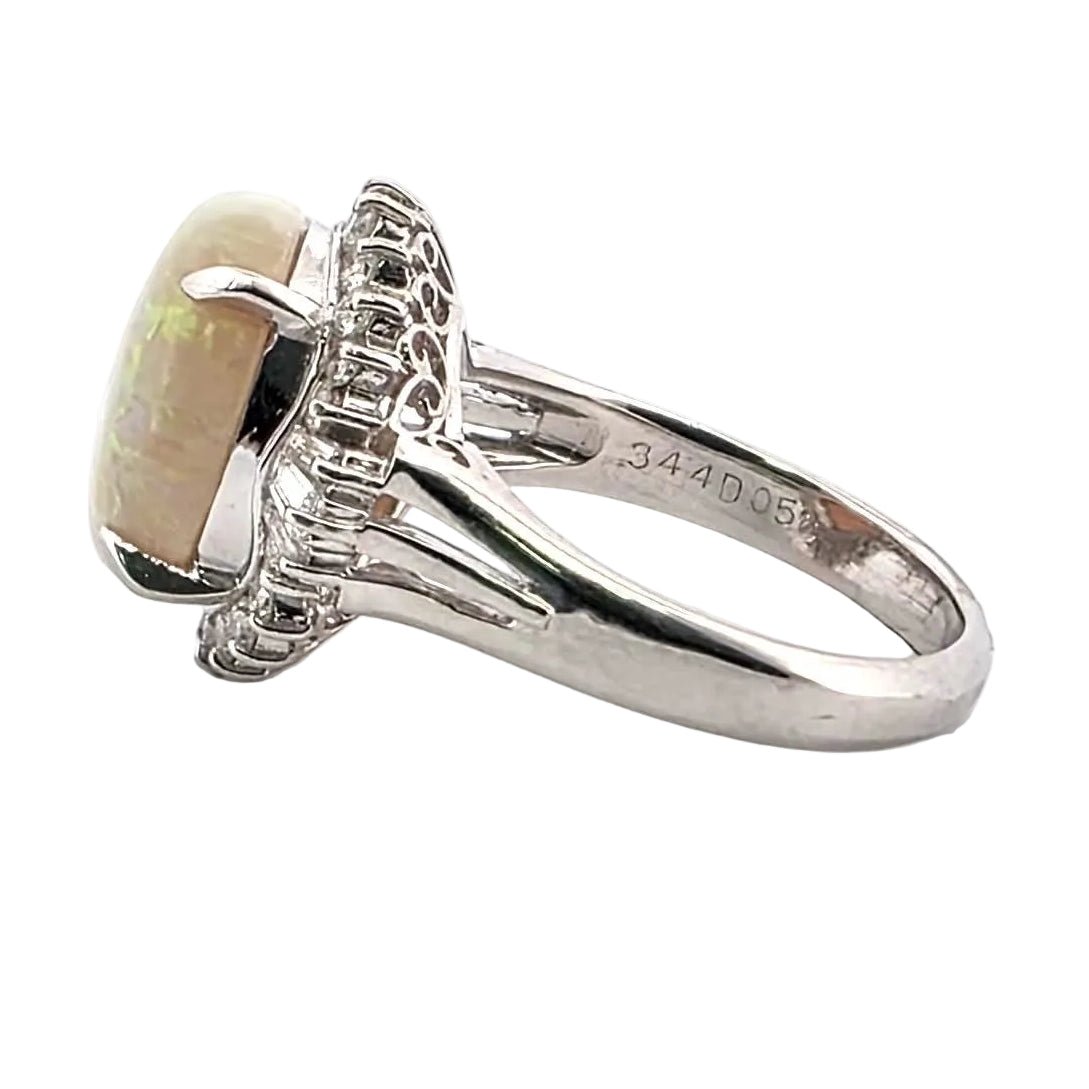 Bague Cocktail en platine, opale et diamants - Castafiore