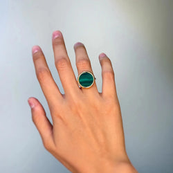 Bague Cocktail GINETTE NY "Disc Ring Ever" en or rose et malachite - Castafiore