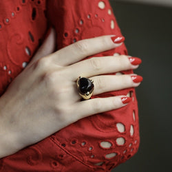 Bague Cocktail POMELLATO "Griffe" en or jaune et grenat - Castafiore