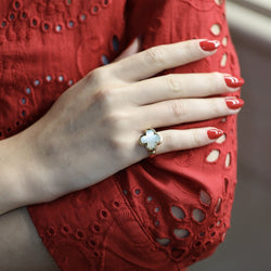 Bague Cocktail VAN CLEEF & ARPELS. "Pure Alhambra" en or jaune - Castafiore