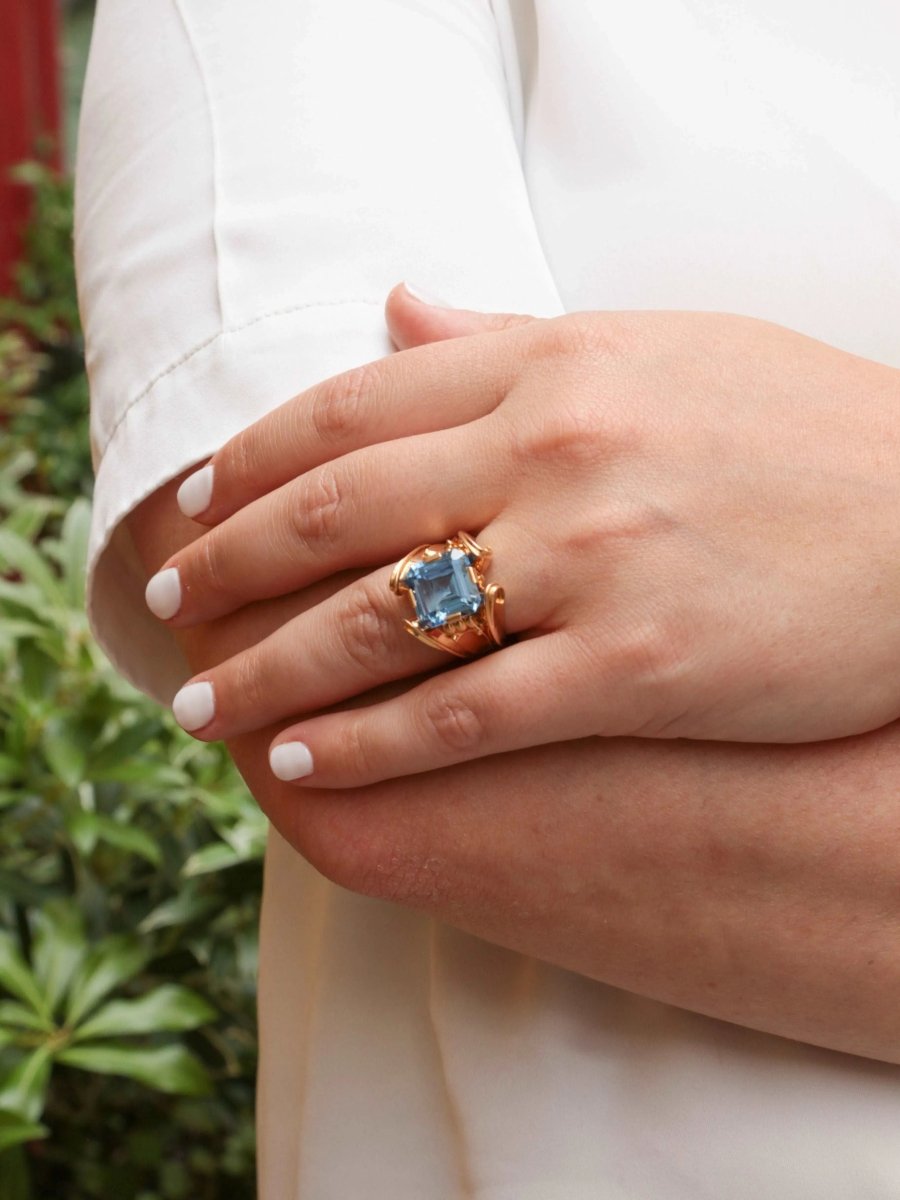 Bague cocktail vintage en or et pierre bleue - Castafiore