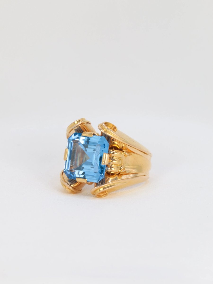Bague cocktail vintage en or et pierre bleue - Castafiore