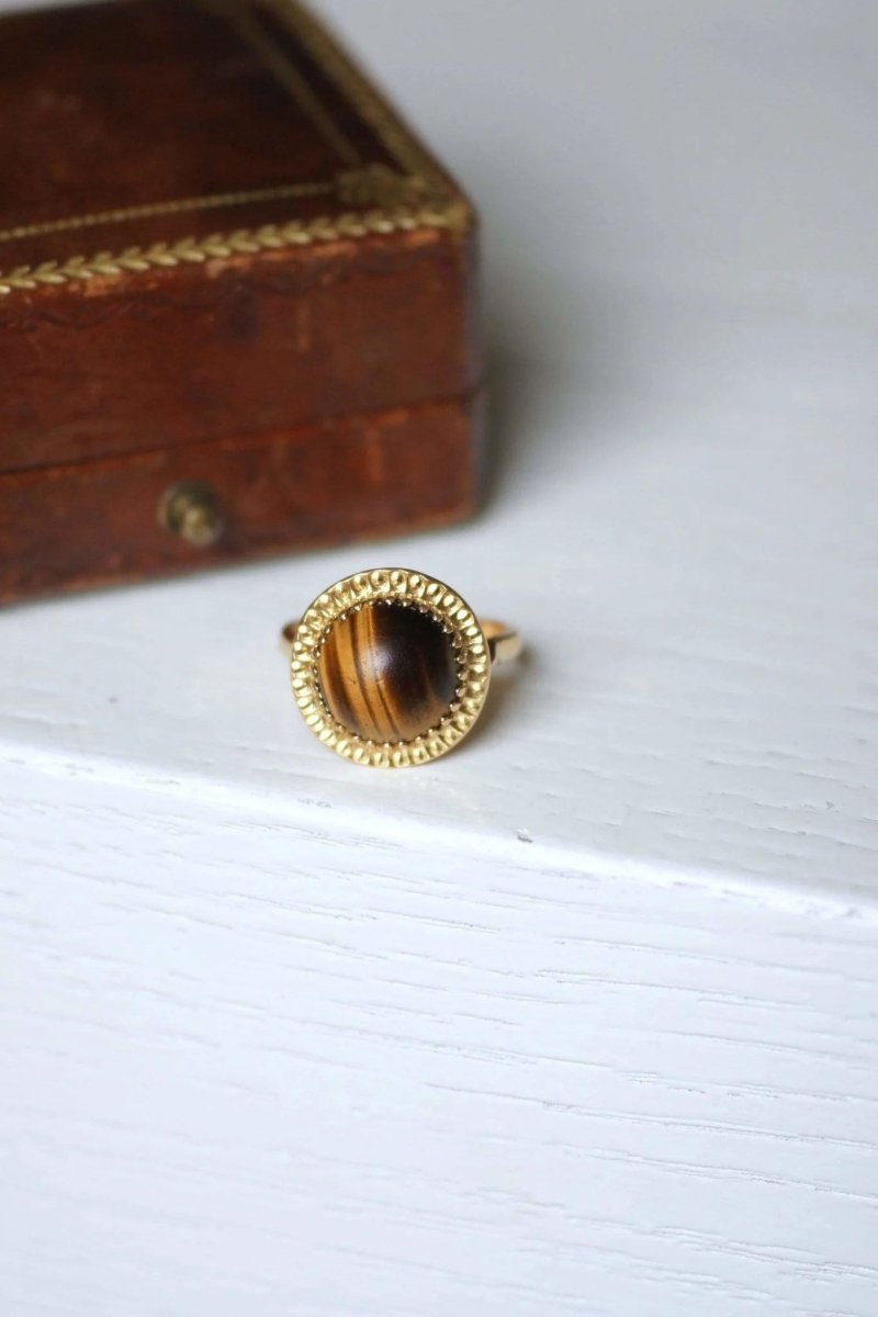 Bague cocktail vintage or jaune et quartz oeil de tigre - Castafiore