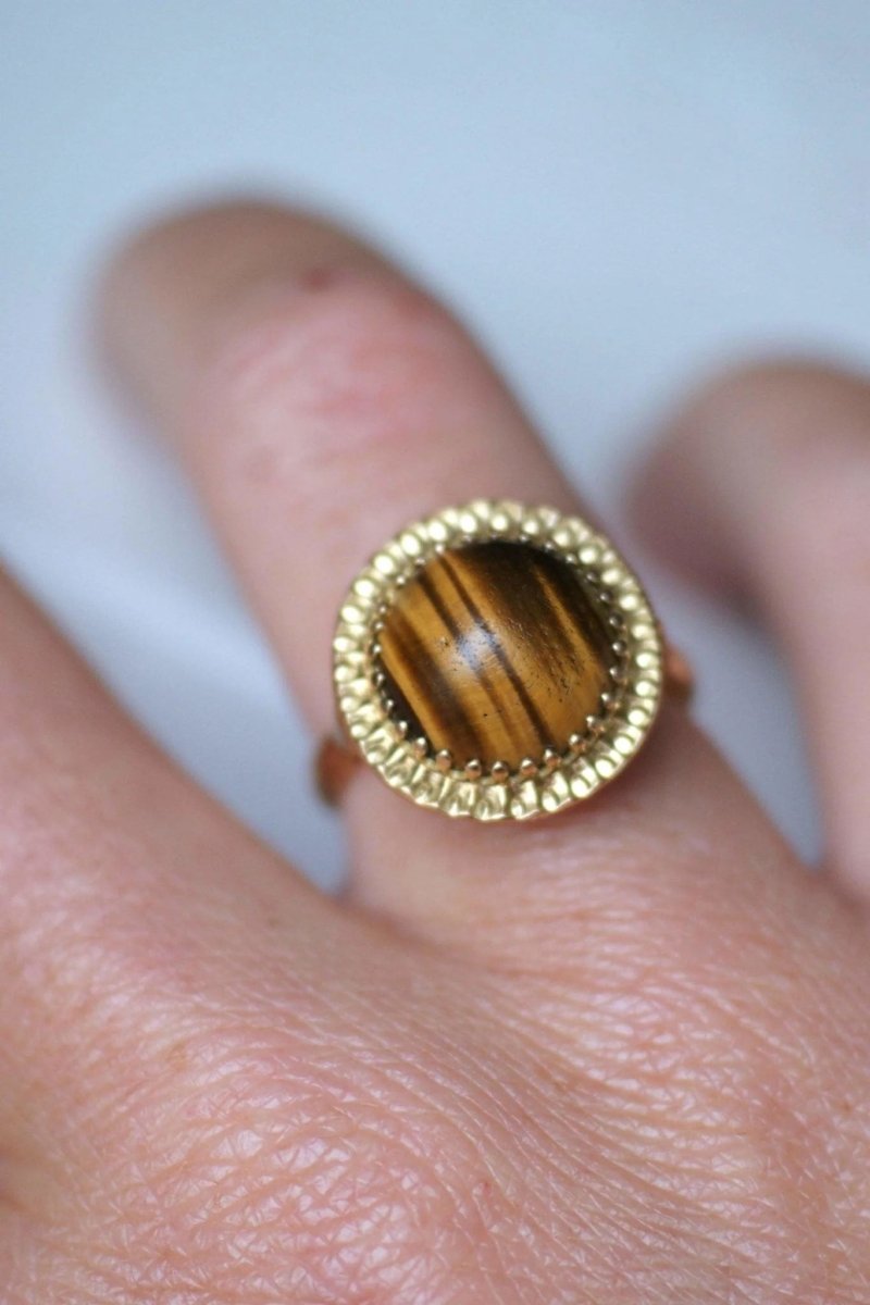 Bague cocktail vintage or jaune et quartz oeil de tigre - Castafiore