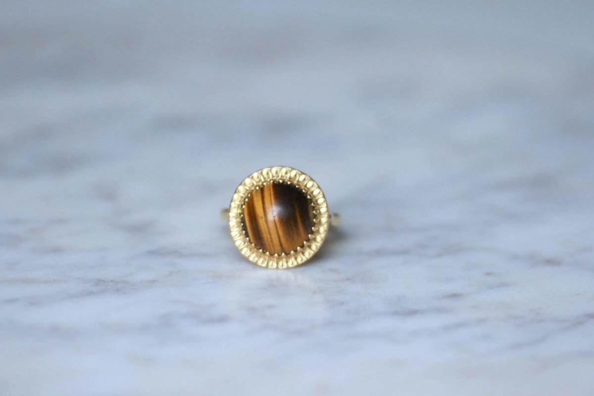 Bague cocktail vintage or jaune et quartz oeil de tigre - Castafiore