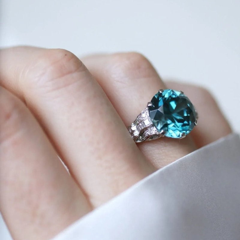 Bague Cocktail Zircon bleu et diamants sur platine - Castafiore