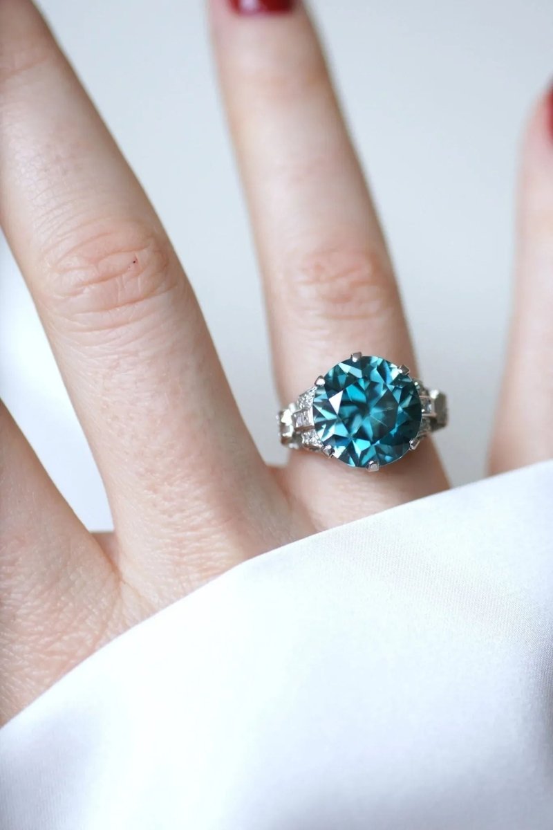 Bague Cocktail Zircon bleu et diamants sur platine - Castafiore