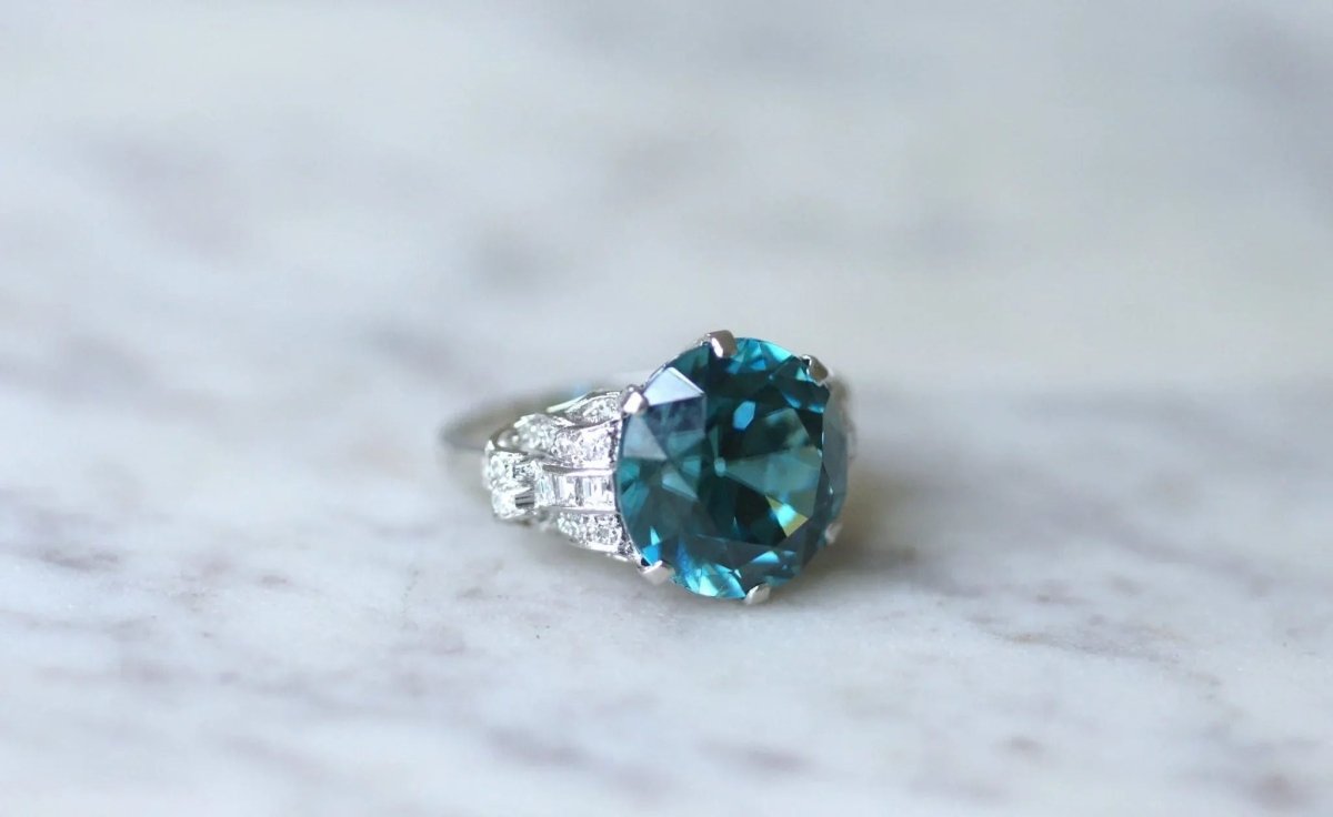 Bague Cocktail Zircon bleu et diamants sur platine - Castafiore
