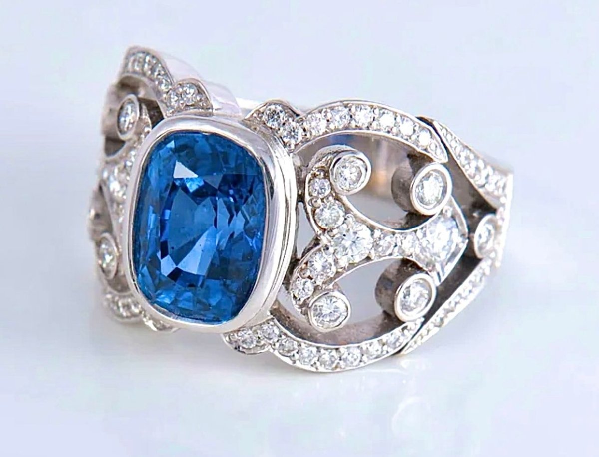 Bague coktail en or 18 carats de forme bandeau en saphir et diamants - Castafiore