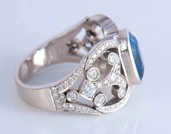 Bague coktail en or 18 carats de forme bandeau en saphir et diamants - Castafiore