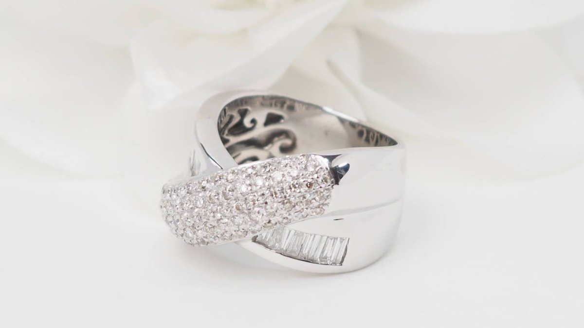 Bague croisée en or blanc et diamants - Castafiore