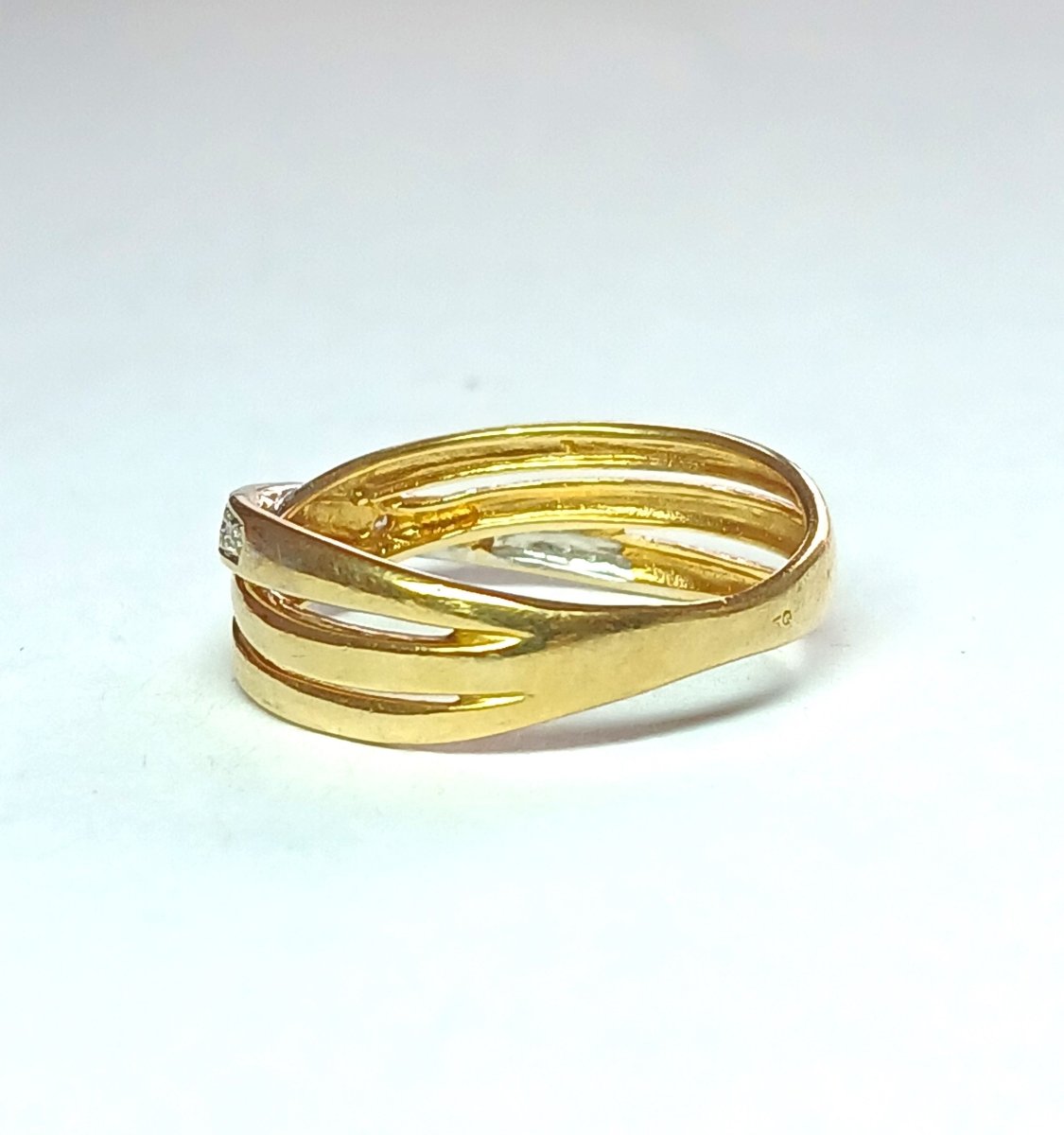 Bague croisée en or jaune et diamants - Castafiore