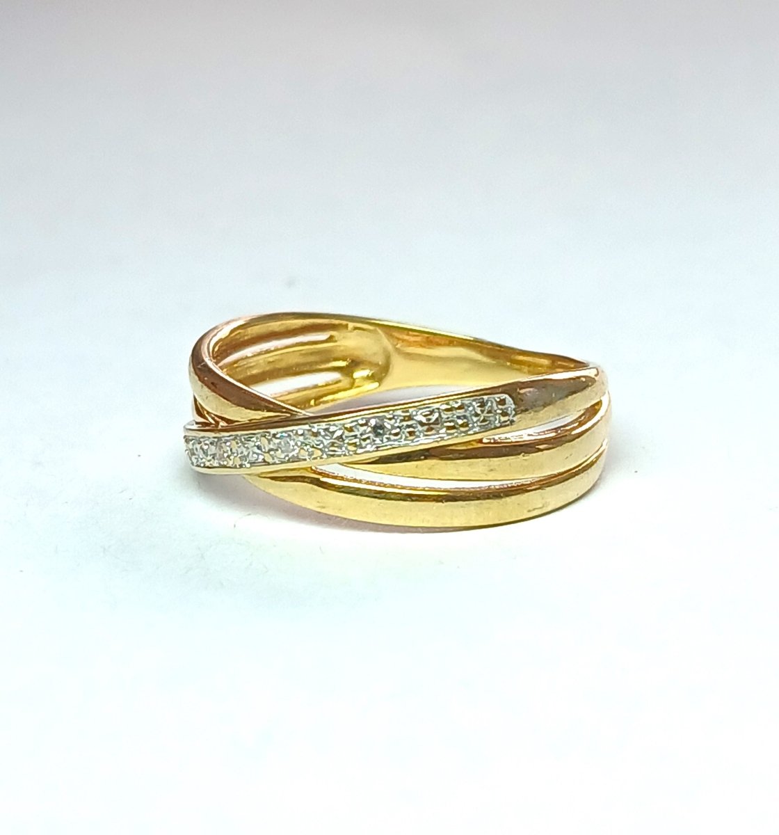 Bague croisée en or jaune et diamants - Castafiore
