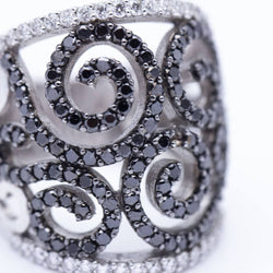 Bague CROWN en or blanc avec diamants blancs et noirs - Castafiore