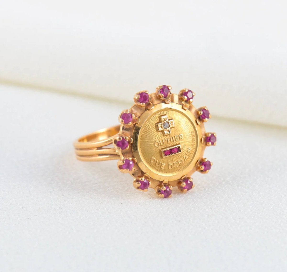 Bague d’Amour Augis en Or, Rubis et Saphirs Roses, Plus Hier Moins Demain, A. Augis - Castafiore