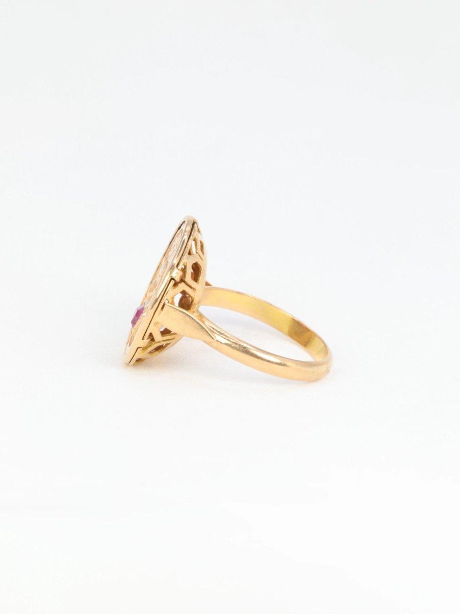 Bague d’amour vintage IL BAT POUR TOI en or et rubis - Castafiore