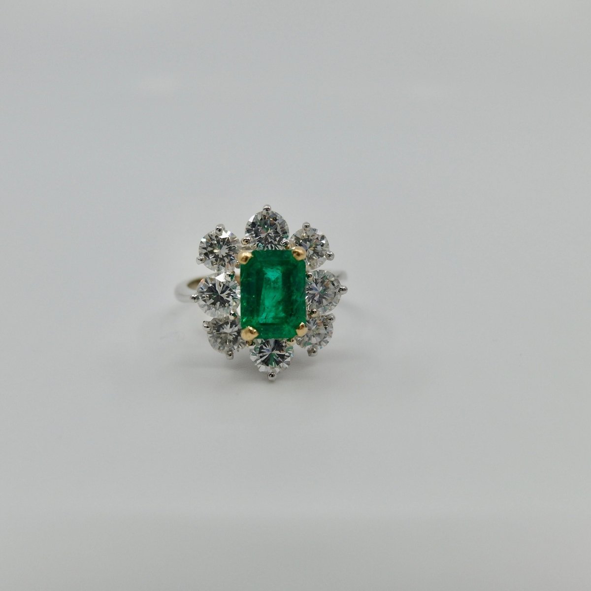 Bague de fiançailles diamants émeraude - Castafiore