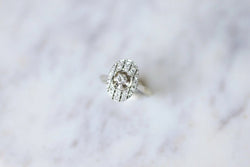 Bague de fiançailles ovale Art Deco platine or blanc et diamants - Castafiore