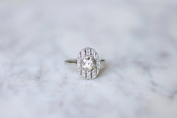 Bague de fiançailles ovale Art Deco platine or blanc et diamants - Castafiore