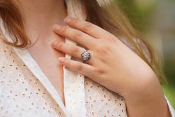 Bague de style Art Déco rubis et diamants en platine - Castafiore
