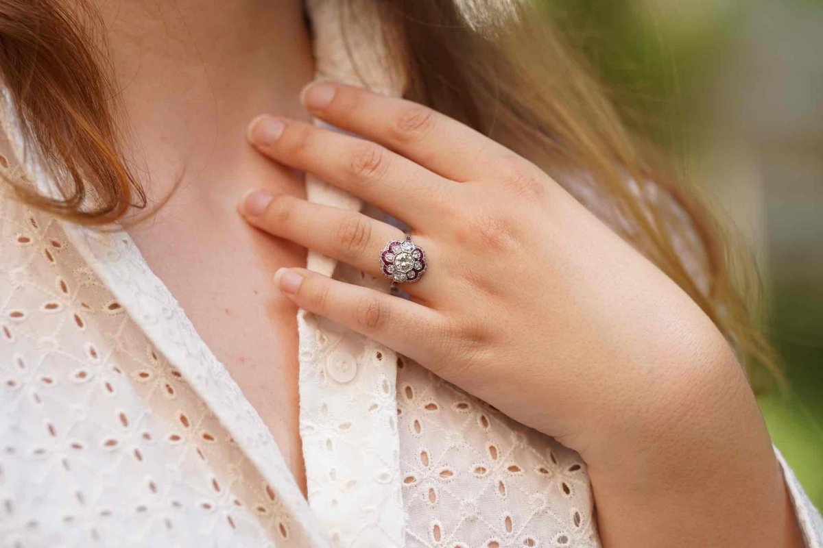 Bague de style Art Déco rubis et diamants en platine - Castafiore
