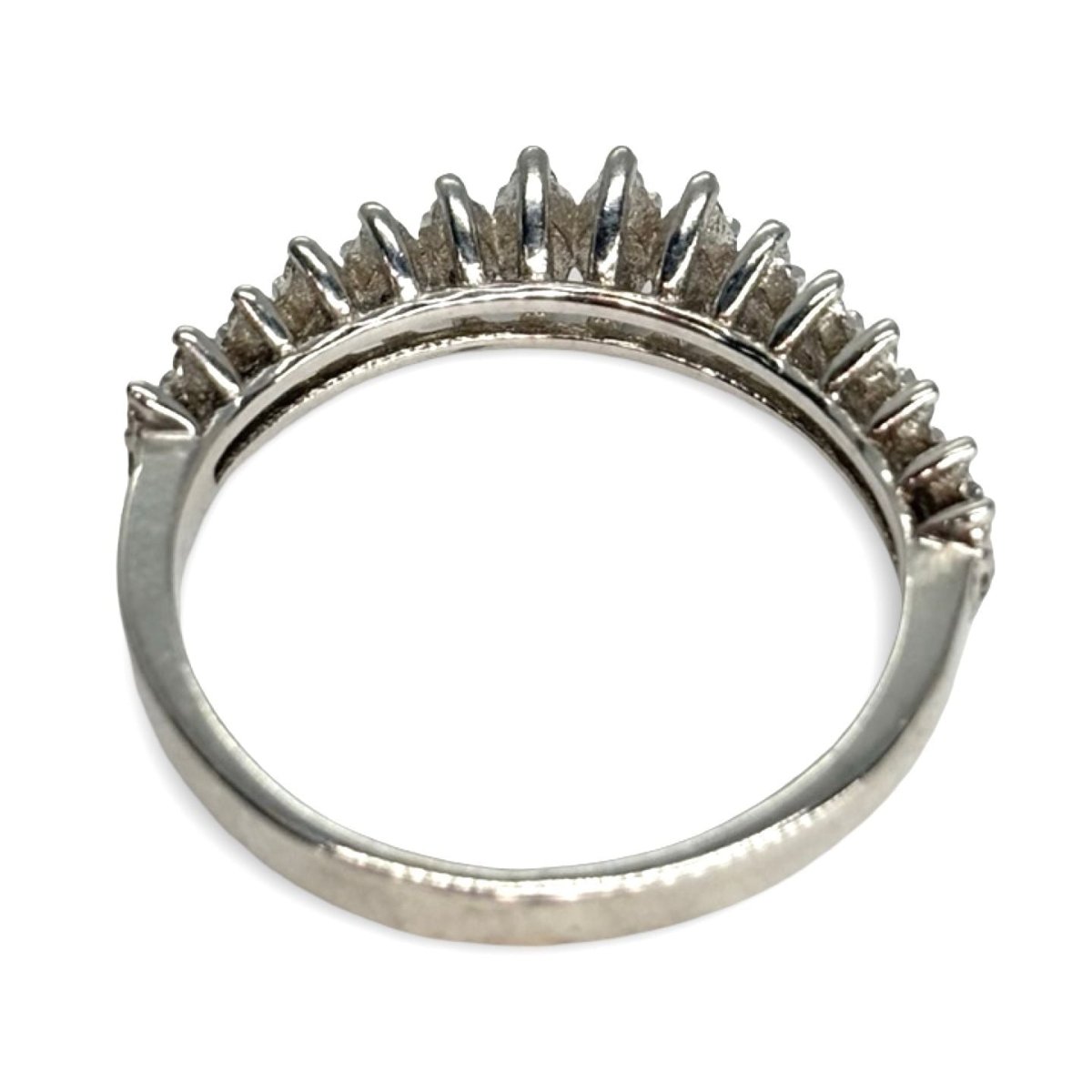 Bague demi - alliance en or blanc et diamant - Castafiore