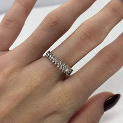 Bague demi - alliance en or blanc et diamant - Castafiore