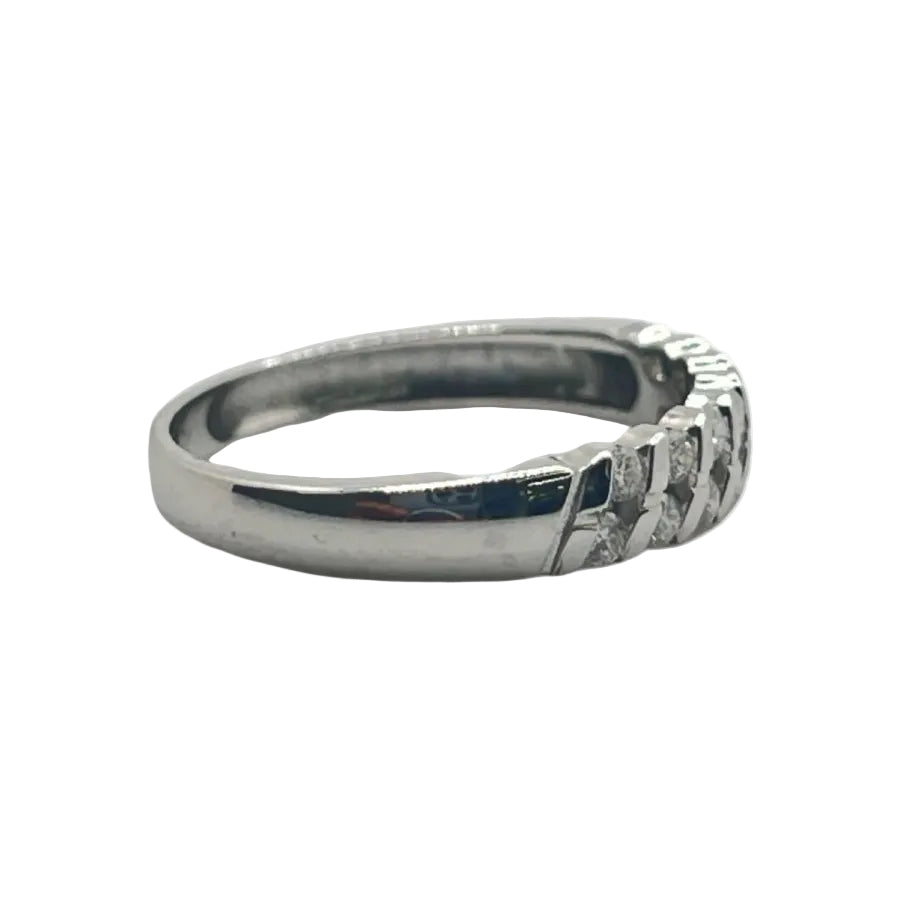 Bague DEMI ALLIANCE en or blanc et diamants - Castafiore