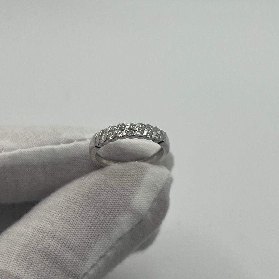 Bague DEMI ALLIANCE en or blanc et diamants - Castafiore