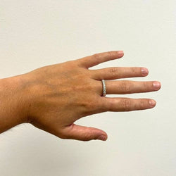 Bague demi - alliance en or blanc et diamants - Castafiore