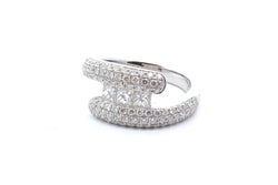 Bague diamants princesse et diamants taille brillant - Castafiore