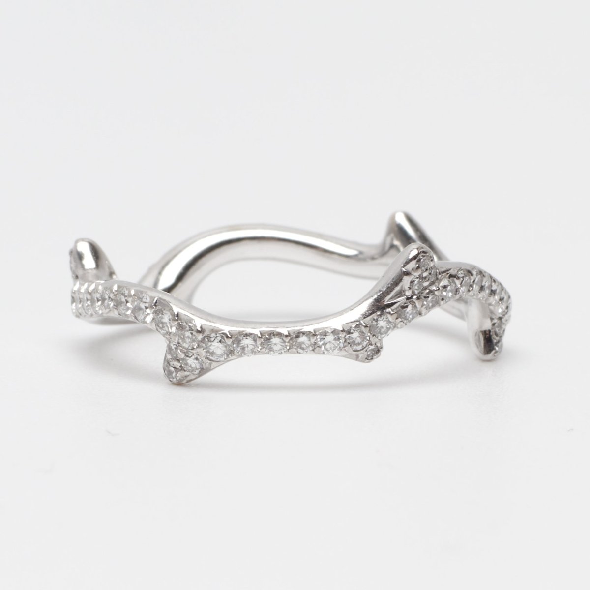 Bague Dior Bois de rose en or blanc et diamants taille 56 - Castafiore