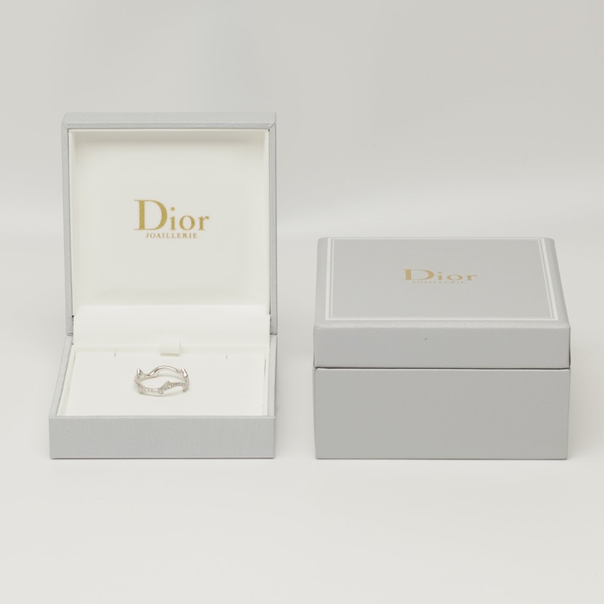 Bague Dior Bois de rose en or blanc et diamants taille 56 - Castafiore